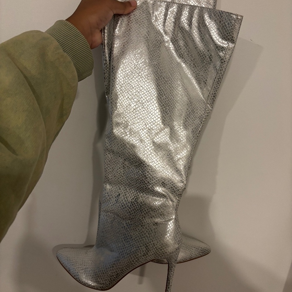 SILVER METALLIC SNAKE SKIN KNEE HIGH BOOTS